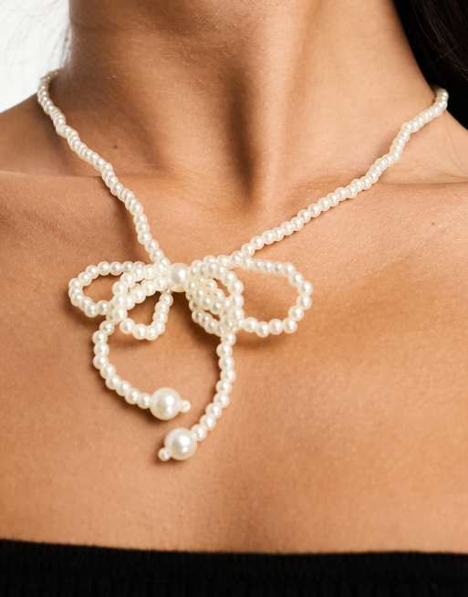 Pieces bow pearl necklace in white, 2 of 4