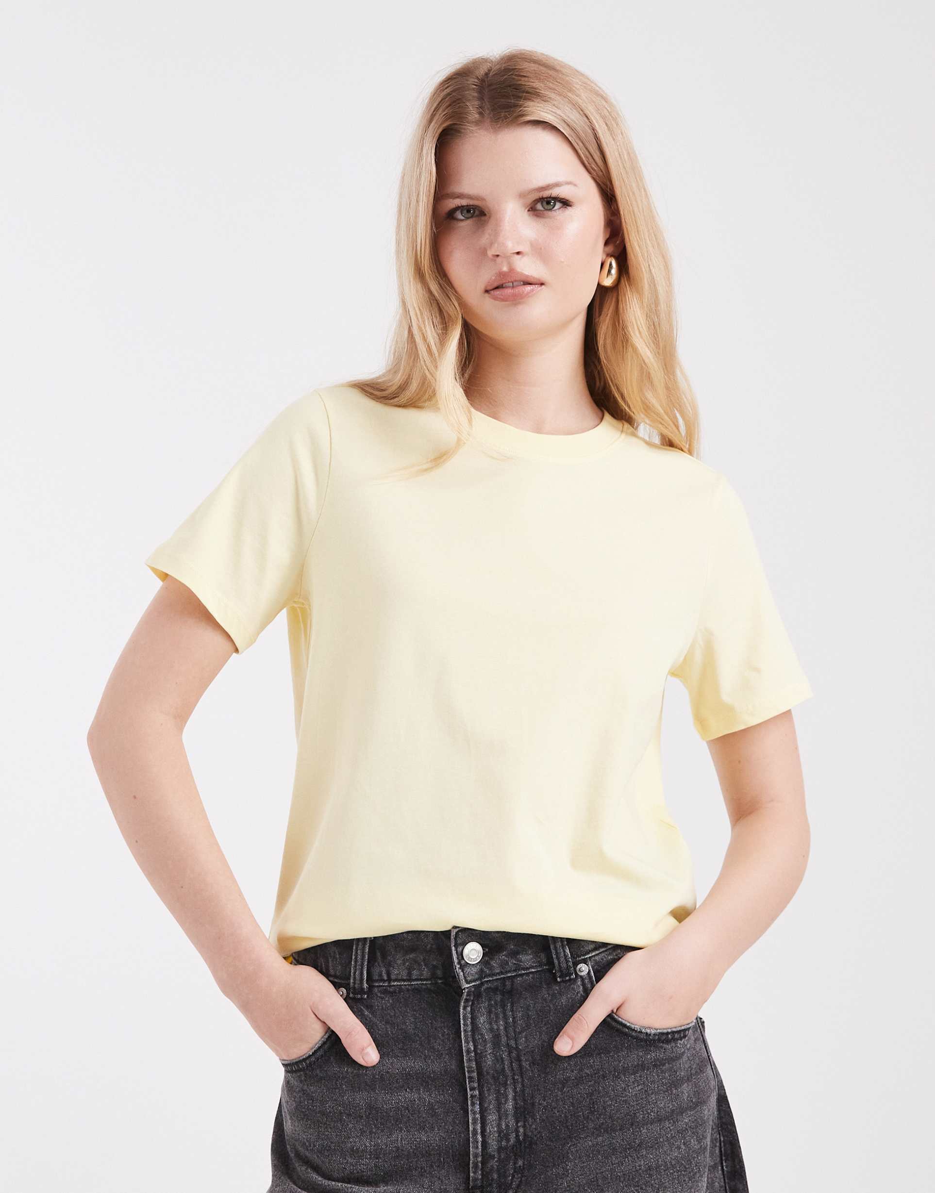 pieces boxy t-shirt in pale yellow