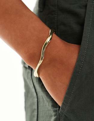 Pieces - Bracciale rigido color oro in metallo effetto fuso