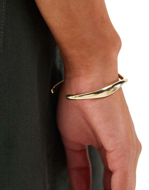 Pieces - Bracciale rigido color oro in metallo effetto fuso, 3 di 3