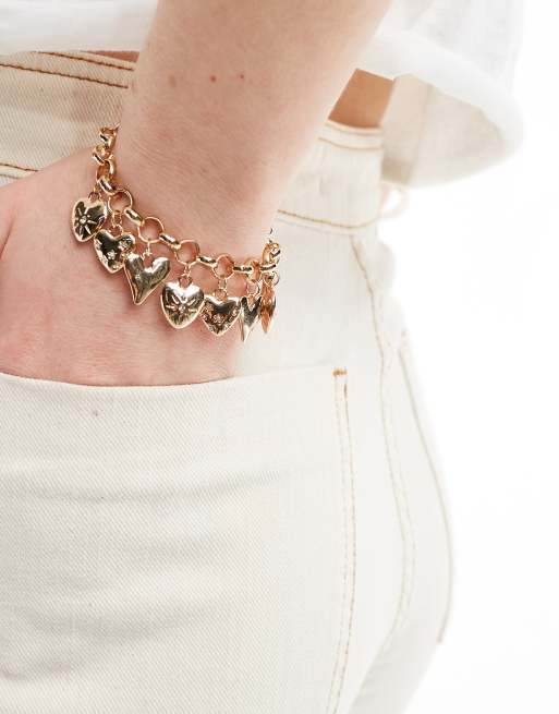 Pieces - Braccialetto color oro con charm a cuori