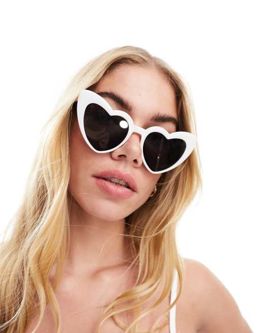 Pieces – Bride To Be – Białe okulary przeciwsłoneczne w kształcie serc