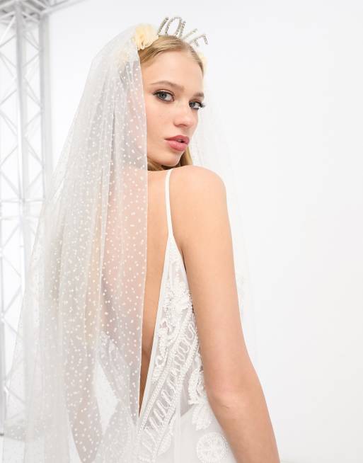 Pieces – Bride To Be – Haarreif in Weiß mit „Love“-Detail und Schleier, 2 von 4