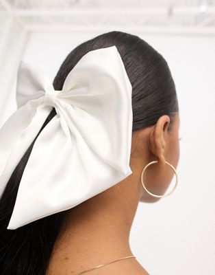 Pieces Bride To Be oversized satin bow hair clip in white - ASOS Price Checker