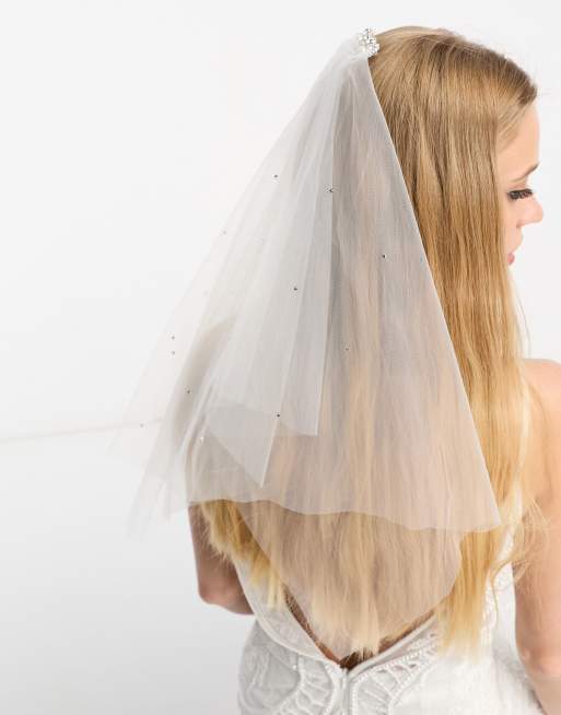 Pieces – Bride To Be – Spinka z białym zdobionym welonem – Tylko w ASOS