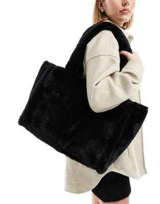 Pieces faux fur shopper bag in black - ASOS Price Checker