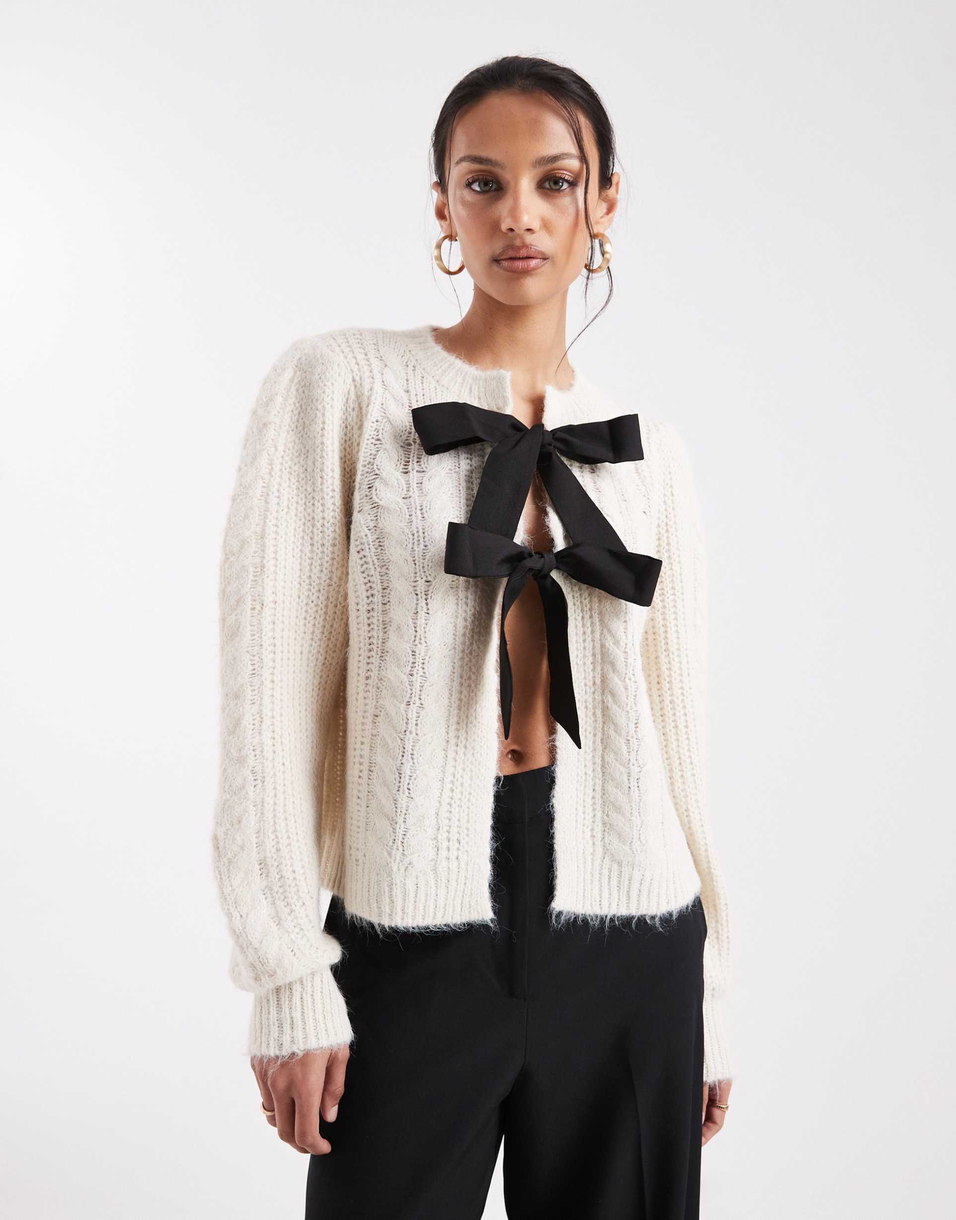 pieces cable knit cardigan with constrast bow ties in cream