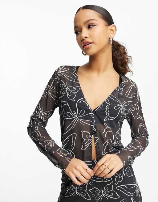 Pieces - Camicia nera in rete con scollo a V e stampa di farfalle in coordinato