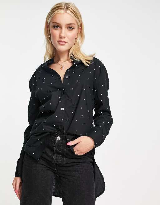 Pieces - Camicia taglio lungo nera con stampa a pois