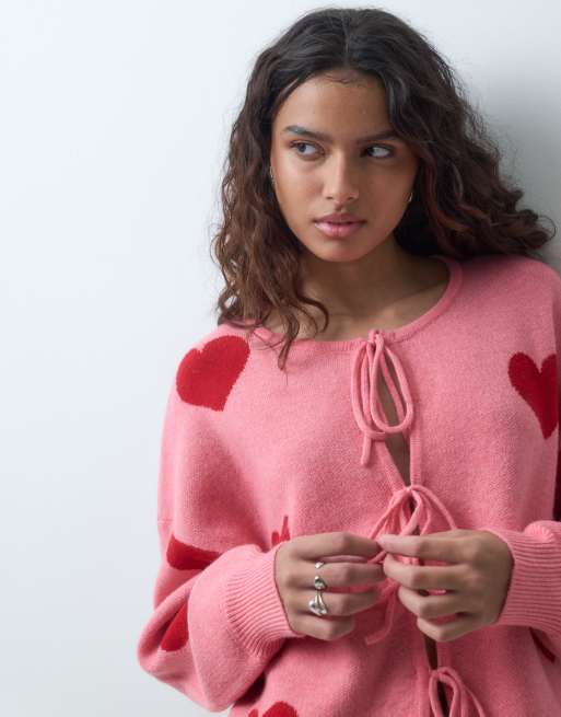 Pieces cárdigan de punto con cierre anudado y estampado de corazones rosa, 2 de 4