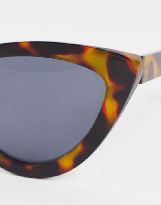 https://images.asos-media.com/products/pieces-cateye-sunglasses-in-tortoise-shell/202098984-4?$n_550w$&wid=550&fit=constrain