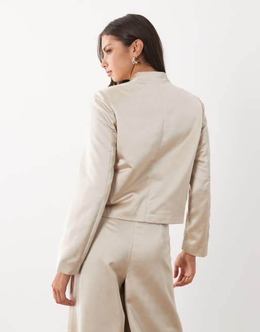 Pieces - chaqueta satinada de conjunto con cierre estilo mao en dorado, 4 de 4