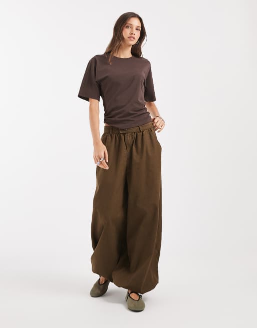 Pieces – Chokladbrun t-shirt med rysch och indragen midja , 3 av 4