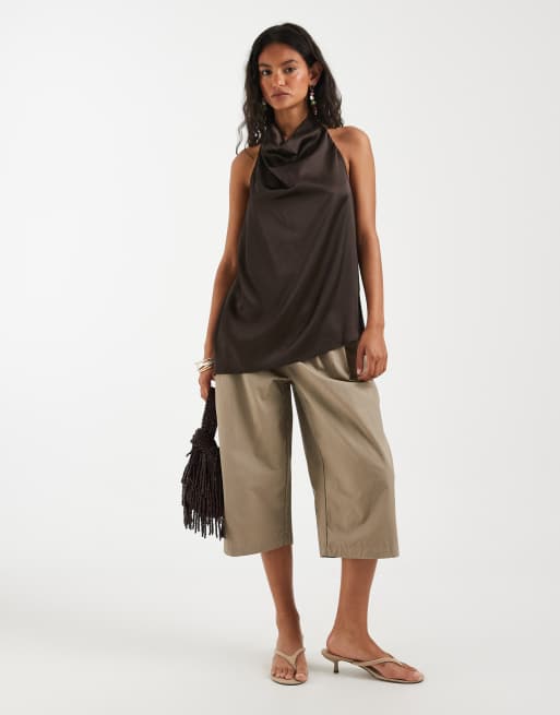Pieces – Chokladbrun topp i satin med halterneck och asymmetrisk fåll, 2 av 4