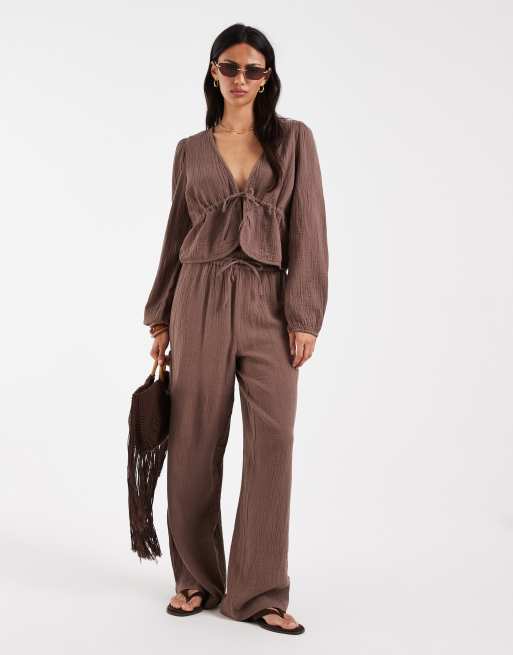 PIECES - Chokoladebrun langærmet top i rynket bomuld med bindebånd foran - Del af sæt, 3 af 4