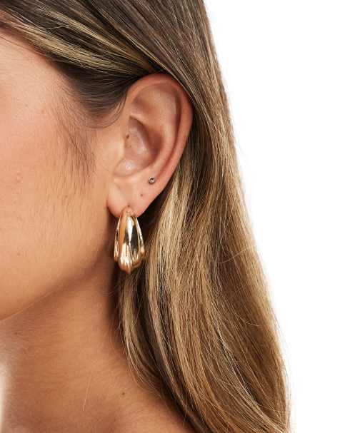 Pieces - Chunky oorbellen met ribbels in goudkleur - view 1