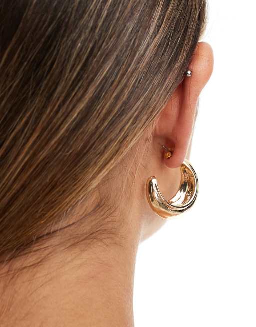 PIECES - Chunky øreringe med rillet design i guldfarve, 4 af 4