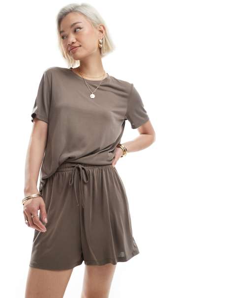 Pieces - Co-ord set in bruin van zacht lichtgewicht short en T-shirt - view 1
