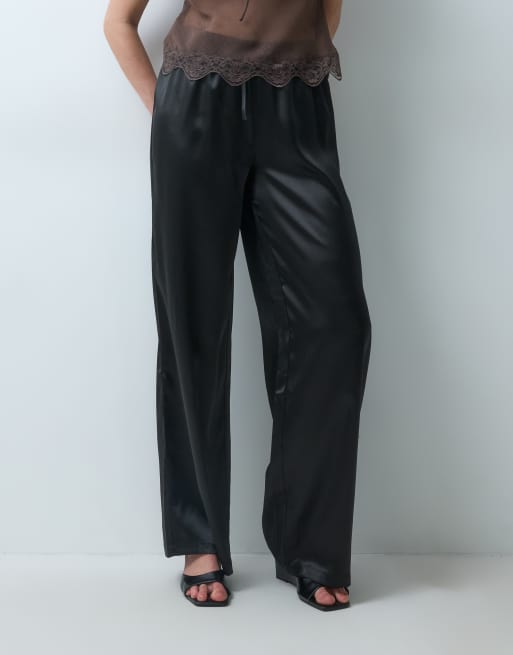 Pieces co-ord set satijnen broek met wijde pijpen in zwart, 2 van 5