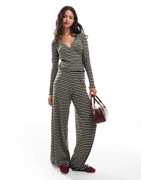 Pieces - Co-ord set van geribbelde, gestreepte broek met wijde pijpen en overslagtop van jersey in kaki - view 1
