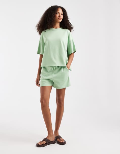 Pieces - Co-ord set van recht T-shirt en short met hoge taille van sweatstof in appelgroen - view 1