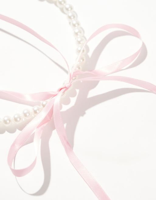 Pieces - Collarino con fiocco in raso rosa e perle sintetiche, 2 di 4
