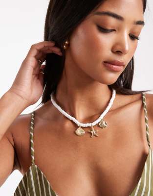 Pieces - Collier chaîne avec breloques coquillages - Doré