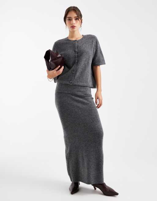 Pieces - Coordinato con gonna midi risvoltata in vita e cardigan a maniche corte in maglia color grigio mélange medio
