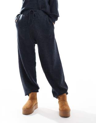Pieces Cozy Knitted Cuffed Sweatpants In Navy