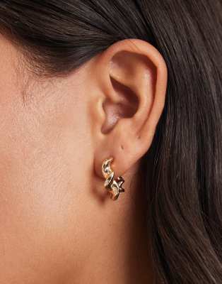 Pieces - Creolen in Goldoptik mit verdrehtem Design-Goldfarben