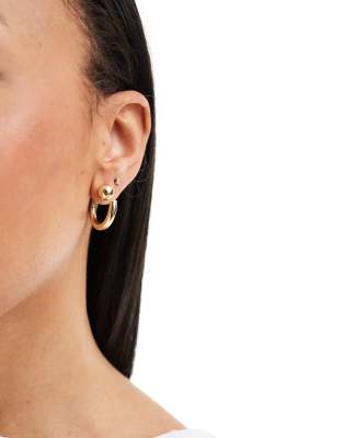 Pieces – Creolen-Stecker in Goldoptik mit 18-Karat-Vergoldung und Kugelfront