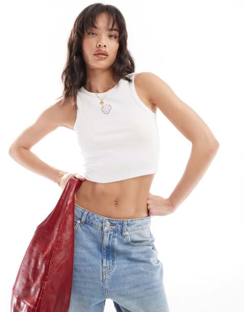 Pieces - Crop top bianco con scollo a vogatore e fragola con strass applicati a caldo - view 1
