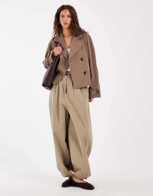 PIECES cropped trench coat in brown lentil, 2 of 4