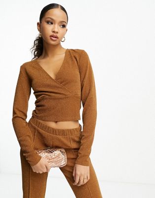 Pieces cropped wrap top in rust glitter