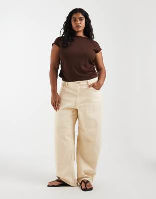 PIECES Curve barrel jeans in off white