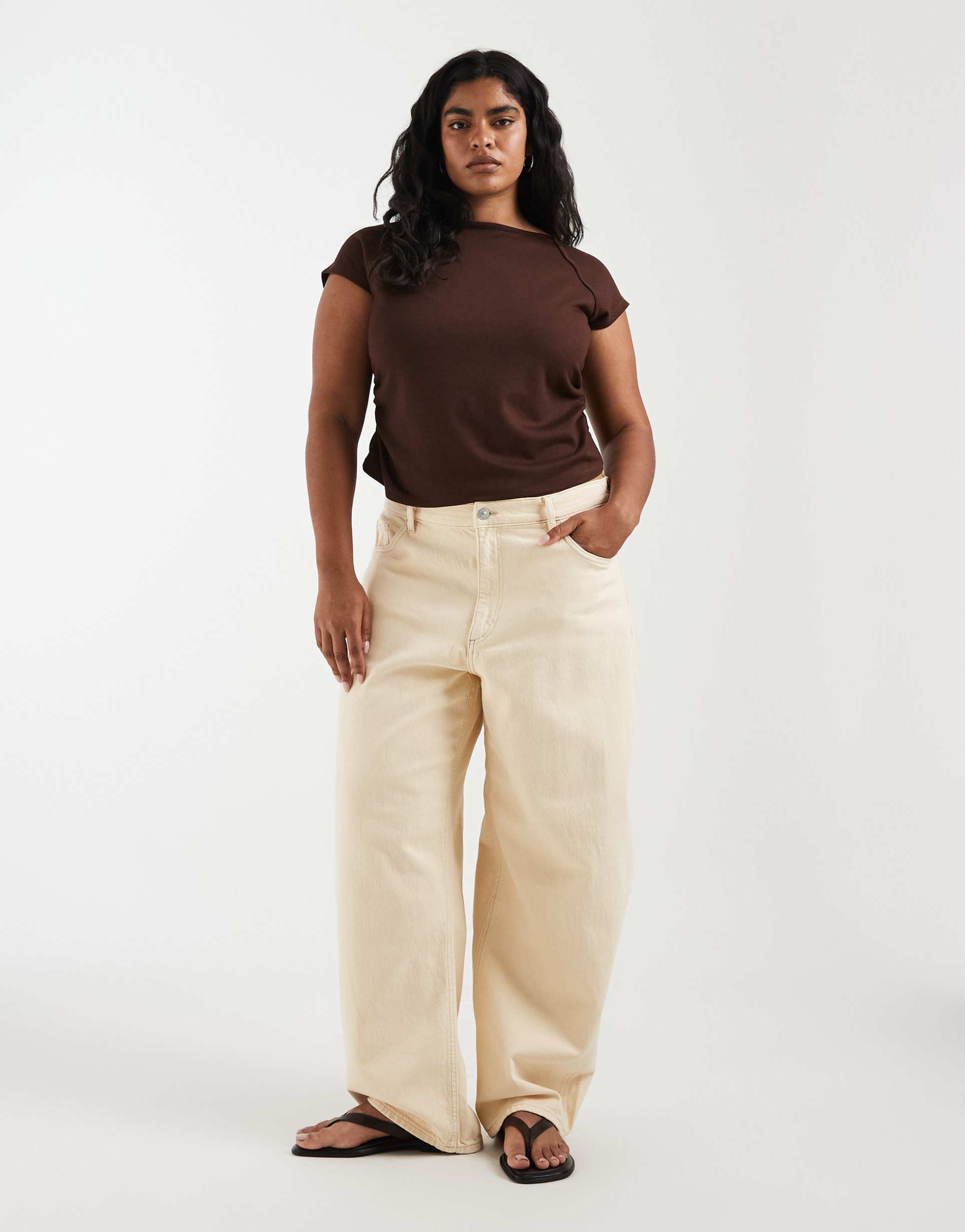 pieces curve barrel jeans in off white