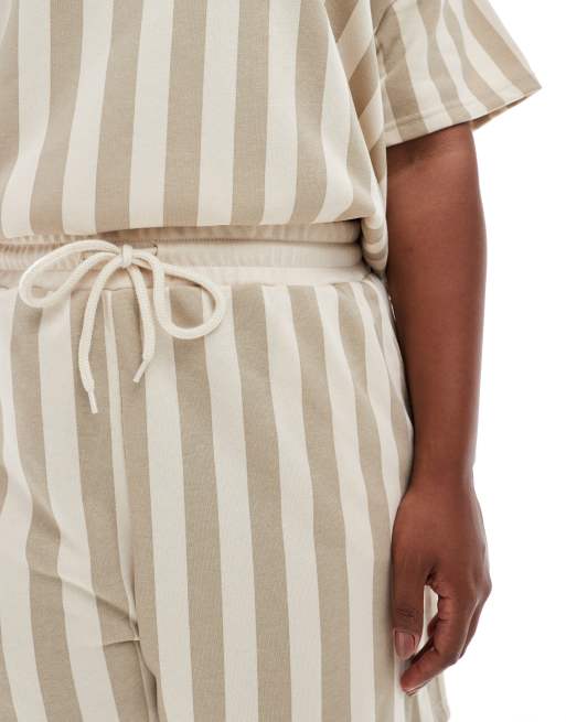 Pieces Curve – Beige, randiga jersey-shorts, del av set    , 2 av 5