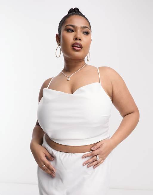 Pieces Curve Exclusive – Bride To Be – Biały satynowy top na ramiączkach z drapowanym dekoltem 