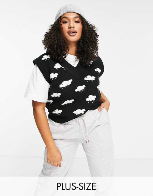 Pieces Curve Exclusive knit sweater vest in black cloud print