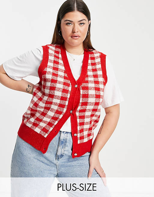 Pieces Curve Exclusive knitted vest in red gingham