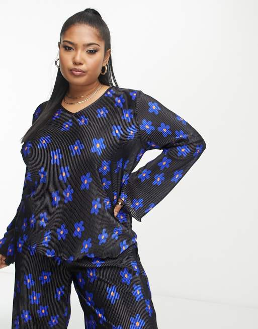 Pieces Curve exclusive plisse v neck top in black flower print (part of a set)