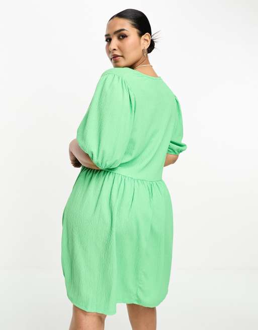Pieces Curve exclusive textured v neck smock mini dress in bright green, 2 of 4