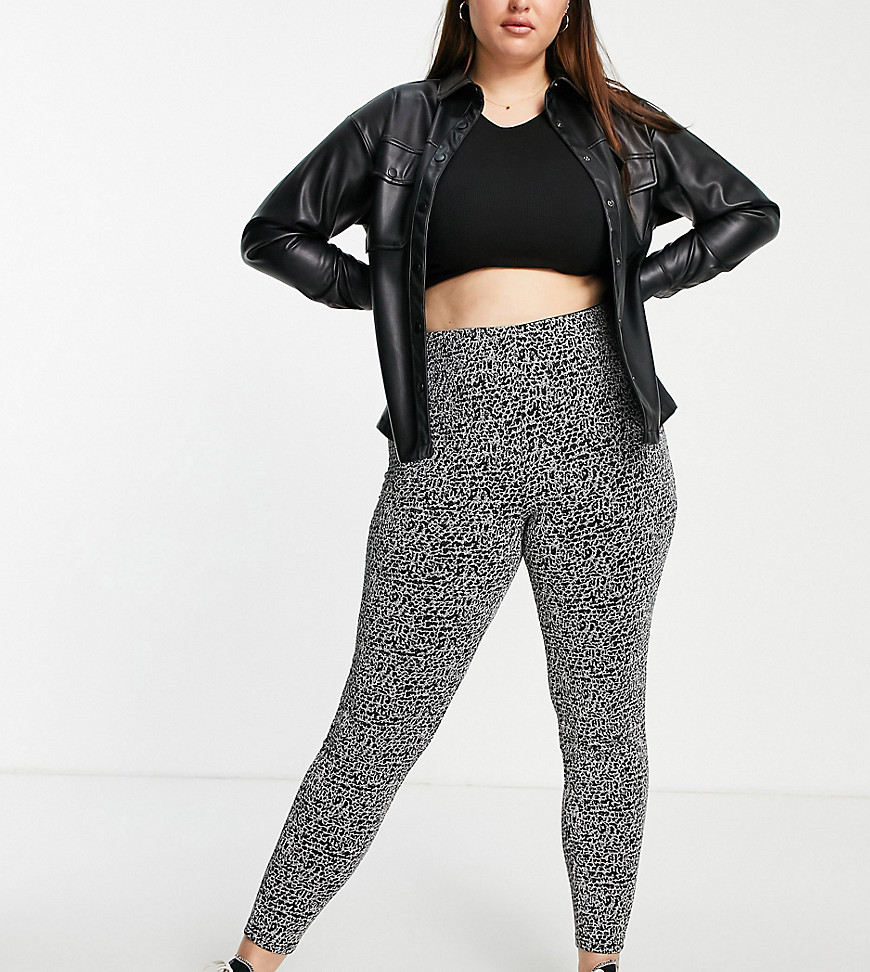 Plus-size tights by PIECES Gotta love sparkly tights High rise Elasticated waist Glitter finish