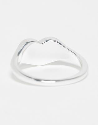 Pieces Plus Pieces Curve Heart Signet Ring In Silver