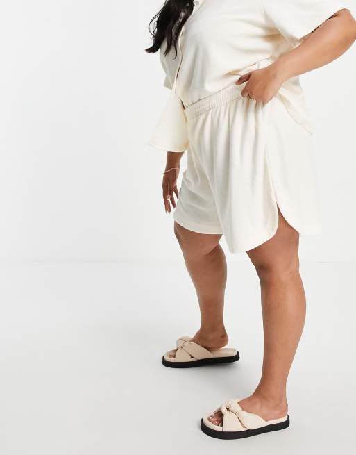 Pieces Curve longline coordinating shorts in cream, 4 of 4