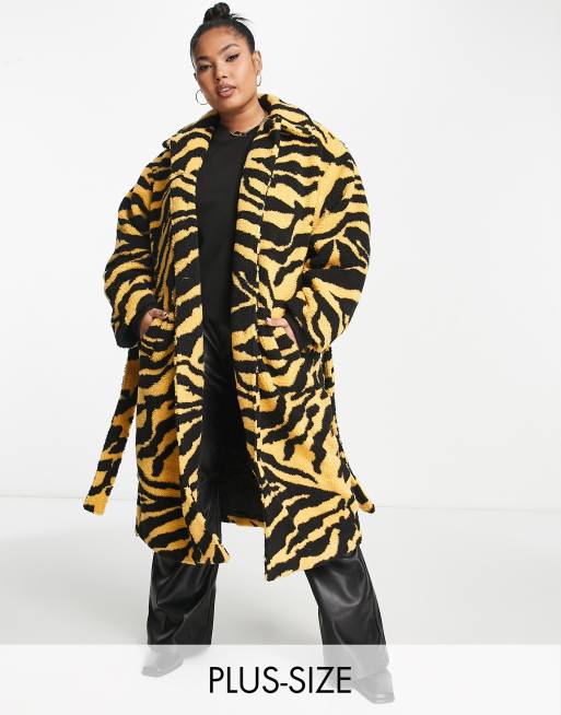 PIECES Curve - Longline-frakke med bælte og gult tigerprint i teddy - Kun hos ASOS