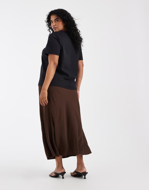 Pieces Curve matte satin midi skirt in coffee brown, 3 of 5