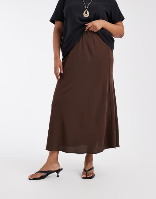 Pieces Curve matte satin midi skirt in coffee brown, 4 of 5