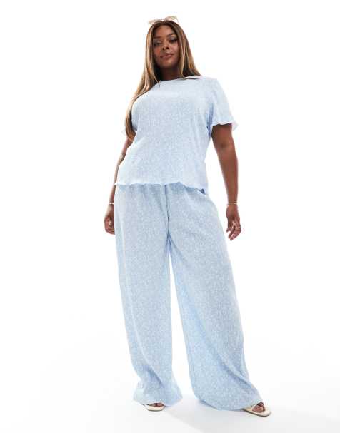 PIECES Curve mini plisse wide leg pants in ditsy blue flower print (Part of a set) - view 1