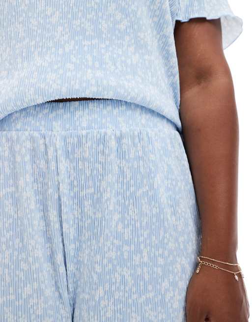 Pieces Curve mini plisse wide leg pants in ditsy blue flower print - part of a set, 2 of 5